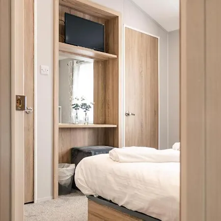 Lilac With Hot Tub *