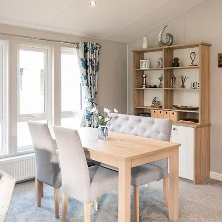 Lilac With Hot Tub Orman Evi *