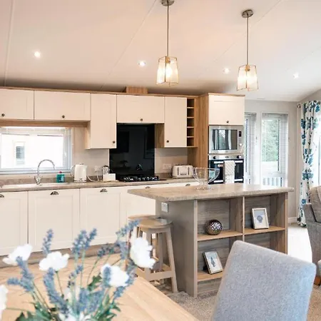 Lilac With Hot Tub Orman Evi York