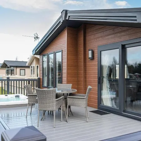 Orman Evi Lilac With Hot Tub York