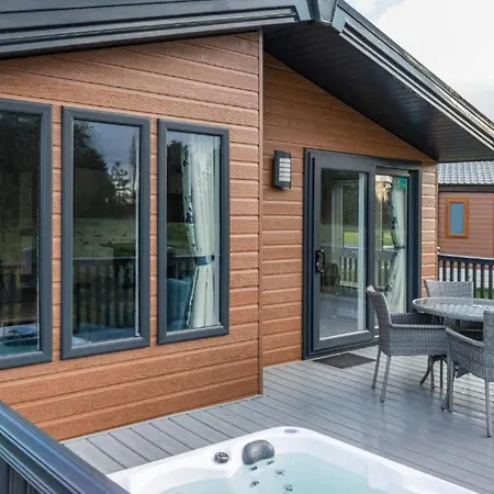 Orman Evi Lilac With Hot Tub *